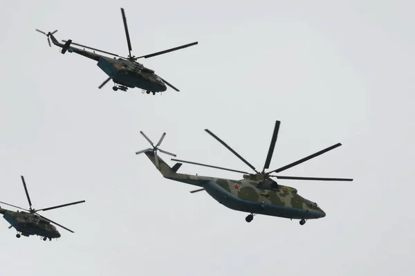 Moscou Russie Mai 2020 Des Hélicoptères Polyvalents 8Amtsh Lors Défilé — Photo