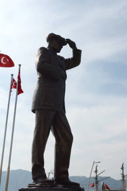 MARİS, TURKEY - 2 Kasım 2019: Marmaris Meydanı 'nda Kemal Atatürk' ün Anıtı 