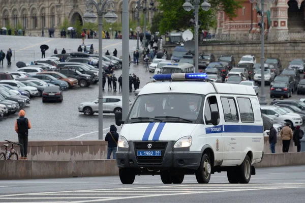 Moskau Russland Mai 2020 Ein Polizeiauto Fährt Die Wassiljewski Abfahrt — Stockfoto