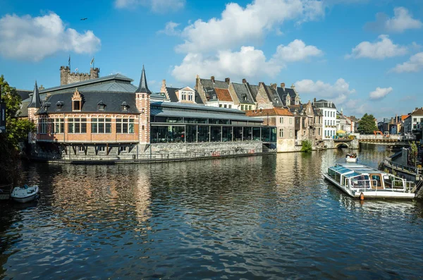 Carros usados em Ghent, Bélgica — Fotografia de Stock