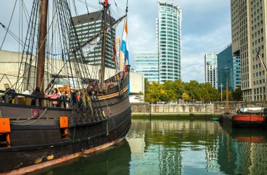 Rotterdam, Hollanda - 30 Ekim 2016: Tarihi gemi Maritiem Museum yakınındaki