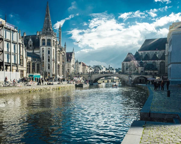 Praça Korenmarkt em Gent, Bélgica — Fotografia de Stock