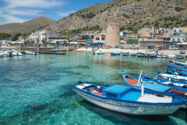 Tekneler Mondello, Palermo, İtalya