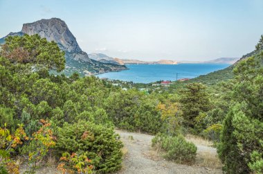 Dağlarda yeni dünya (Novy Svet), Kırım'tipi kentsel yerleşim görünümünden