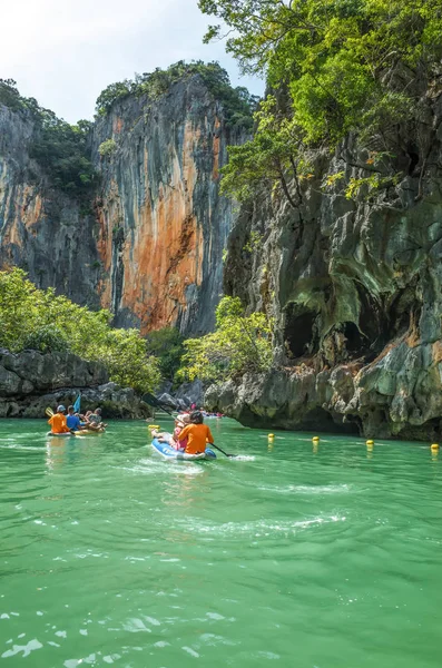 Hiking kayaking the caves of Phang nga Bay, Phuket — Stock Photo, Image