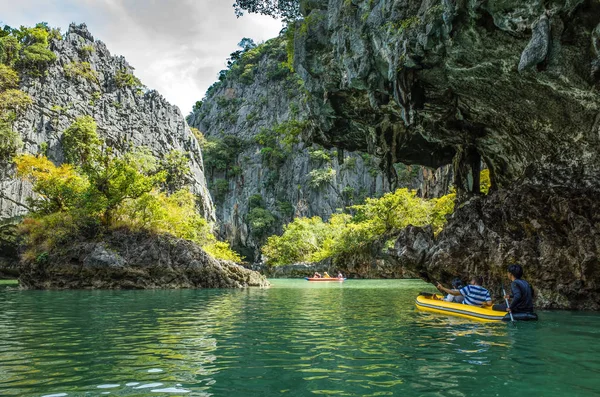 Tekneler ve Phang nga körfezindeki Adaları