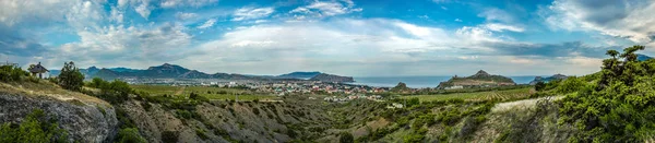 Panorama du Sudak depuis la montagne Perchem — Photo