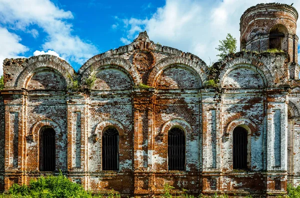 Eski kilisenin cephe