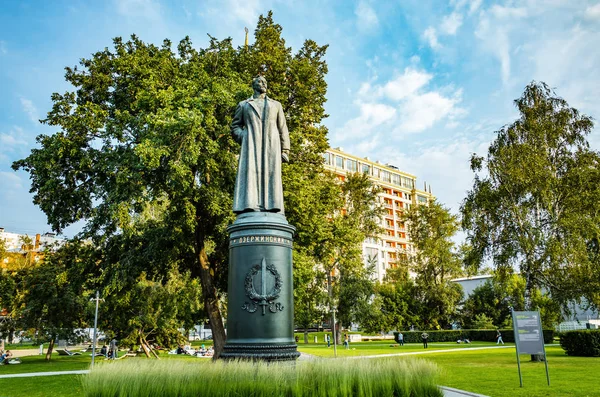Felix Dzerzhinsky anıt
