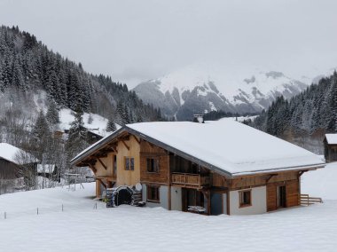 Dağlar karlı dağlar arasında Les Gets, Fransa