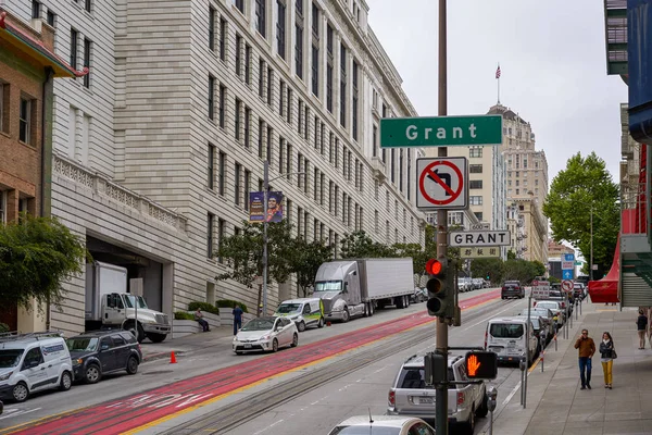 美国加利福尼亚州旧金山 2018年5月14日 格兰特市街道 电车轨道 停放的汽车 红绿灯 — 图库照片