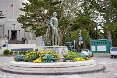 San Francisco, Ca, Usa - 15 Mayıs 2018: Gözlem güvertesi meydanındaki Kolomb Anıtı.