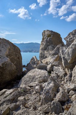 Karadeniz 'in kayalık kıyıları. Cape Alchak Sudak, Kırım 'da
