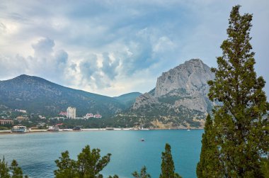 Dağ manzaralı güzel bir koy. Karadeniz kıyısı, Novyi Svet Köyü, Kırım
