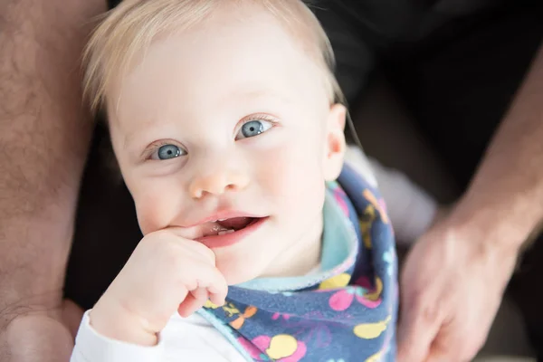 Close up of beautiful and happy baby girl with blue eyes. Top view. — Stock Photo, Image