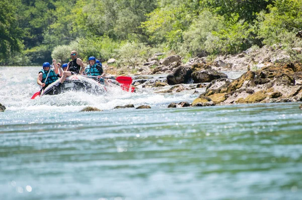 Rafting team goes down the river on the beautiful sunny day. — 스톡 사진