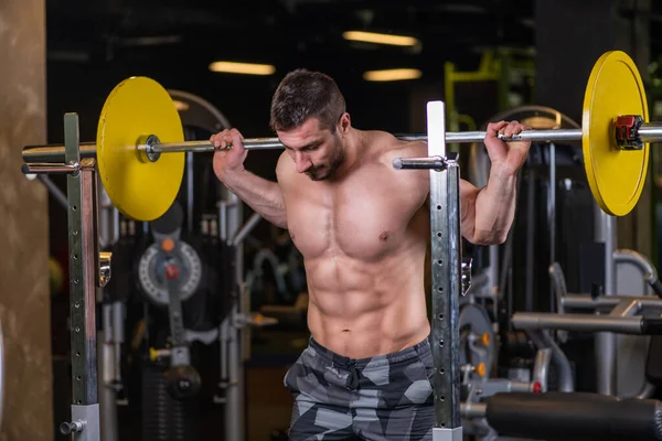 Sexy Hombre Muscular Haciendo Ejercicio Cuclillas —  Fotos de Stock