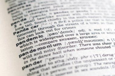 İngilizce sözlükte bir kelimeye yakın plan (seçici odaklanma))