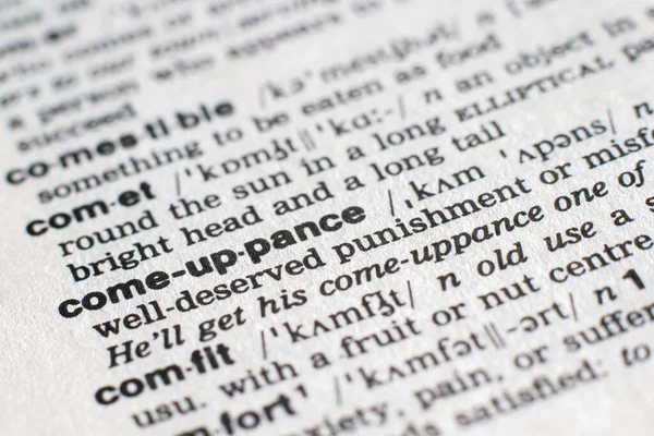 英语词典中一个词 Comeuppance 的近照 选择性焦点 — 图库照片