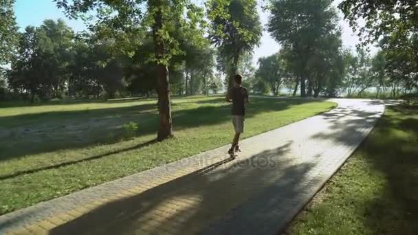 A guy is jogging outside in the park. — Stock Video