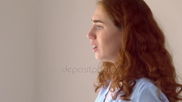 Redhead lady sneezes indoors — Stock Video