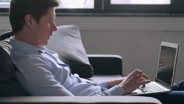 Male chatting online in office or flat. — Stock Video