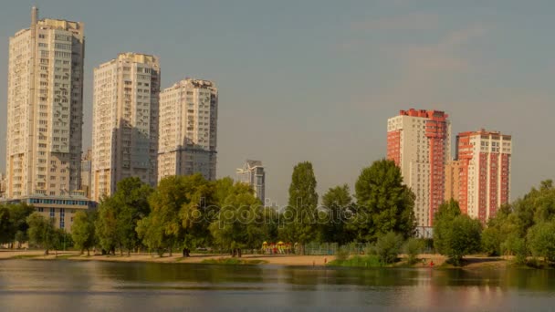 Проміжок часу осіннє озеро в сонячних променях. статичний — стокове відео