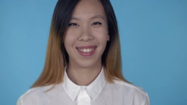 foto-krasivih-zhenshin-berushih-v-rot-krupnim-planom-krasivaya-devushka-zasnula-na-plyazhe-zasnula-a-ee-trahnuli