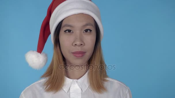 Hermosa chica coreana navidad decir hola — Vídeos de Stock