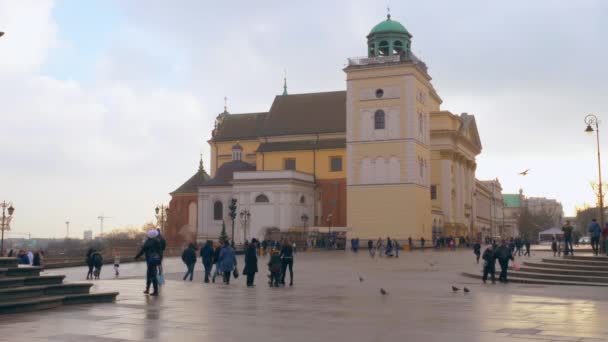 Piazza centrale nel centro storico di Varsavia . — Video Stock