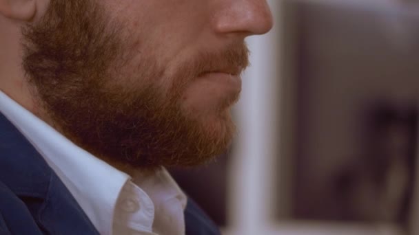 Closeup redheaded bearded guy — Stock Video