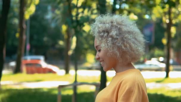 Side view cheerful female enjoy stroll outdoors — Stock Video