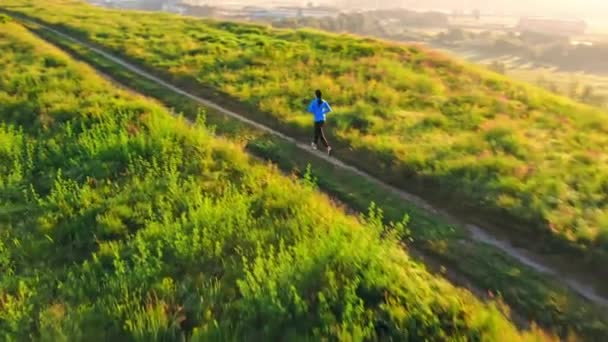 Feminino corredor cardio treino ao ar livre — Vídeo de Stock