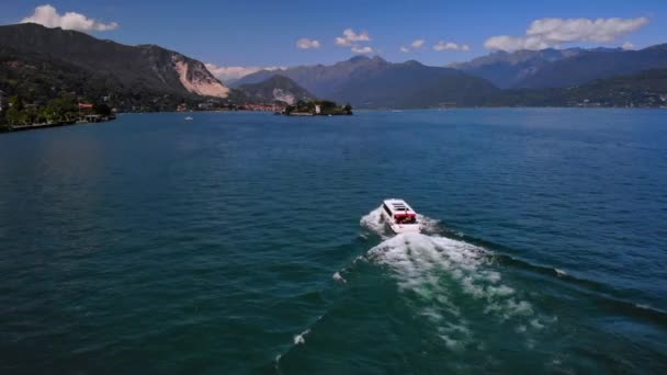 Luftaufnahme auf einem Boot mit Touristen — Stockvideo