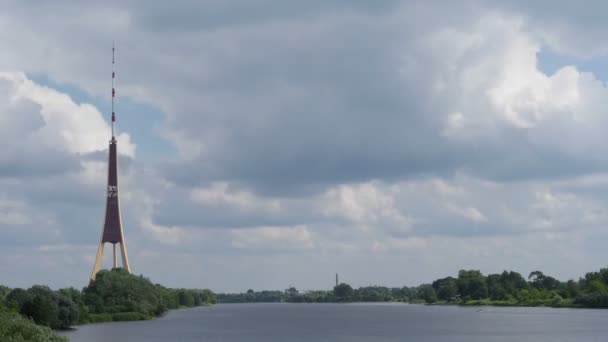 Torre de TV em Riga - lapso de tempo  - — Vídeo de Stock