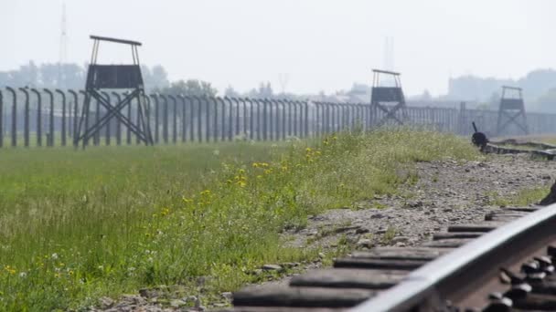 Auschwitz câmera pan modo baixo — Vídeo de Stock