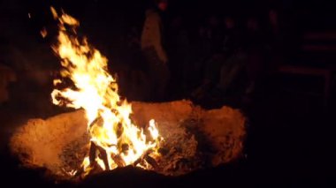 Turistik bir Berber kampında - Sahara bir ateş etrafında