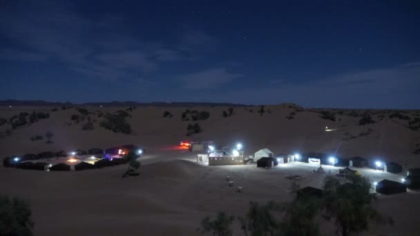 在撒哈拉沙漠中的柏柏尔人阵营的主视图 — 图库视频影像