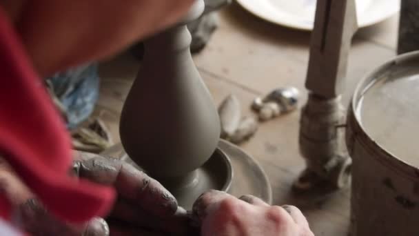 Craftman work clay for Typical pottery — Stock Video