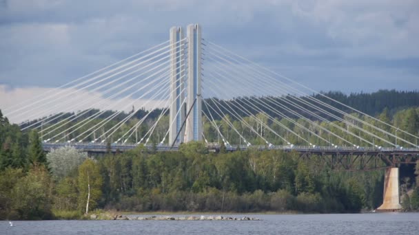 Puente Sobre Lago Canadá — Vídeo de stock