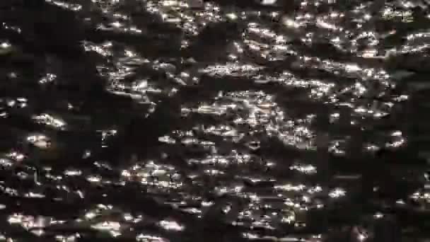 Φωτοβολίδες σε μια λίμνη στον Καναδά — Αρχείο Βίντεο