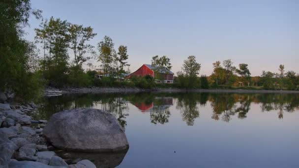 Lago en Canadá - Luz de la mañana — Vídeos de Stock