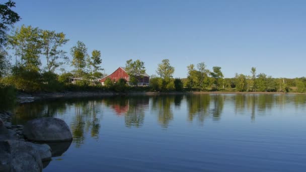 Lago en Canadá - Luz de la mañana — Vídeos de Stock