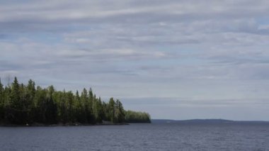 Kanada zaman atlamalı gölde 