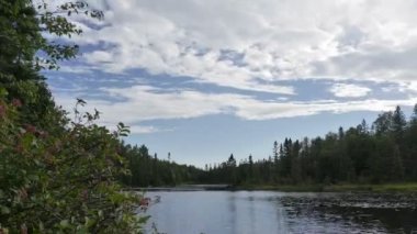 Kanada - Ontario - zaman atlamalı nehirde