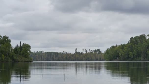 Cloudy day on a lake — Stock Video