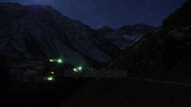 Imlil aldeia em Marrocos Atlas montanhas Night time lapse — Vídeo de Stock