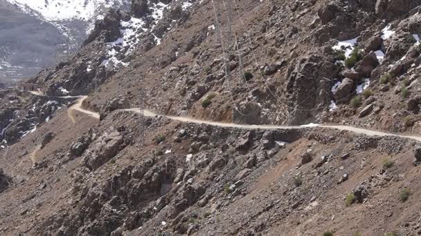 Atlas montanha em Marrocos Camera tilt para o topo da montanha — Vídeo de Stock