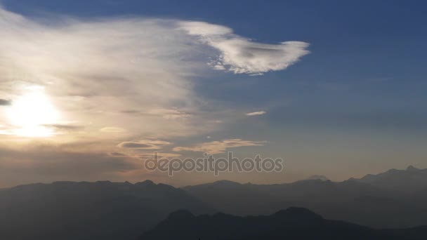 Hermosa puesta de sol en los Alpes italianos — Vídeos de Stock