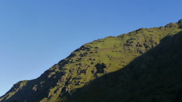 Pyrenees zaman atlamalı geniş görüş — Stok video